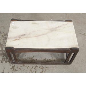 Mesa de Living con Tapa de Mármol y Base de Madera Oscura - imagen 2
