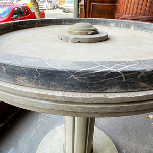 Fuente Circular Art Decó en Mármol con Fuste Acanalado - imagen 3