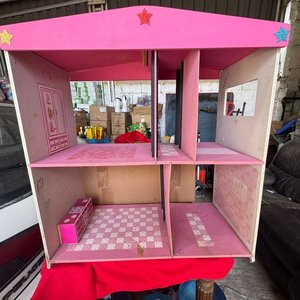 Casa de Muñecas Rosa de Madera Usada - imagen 2