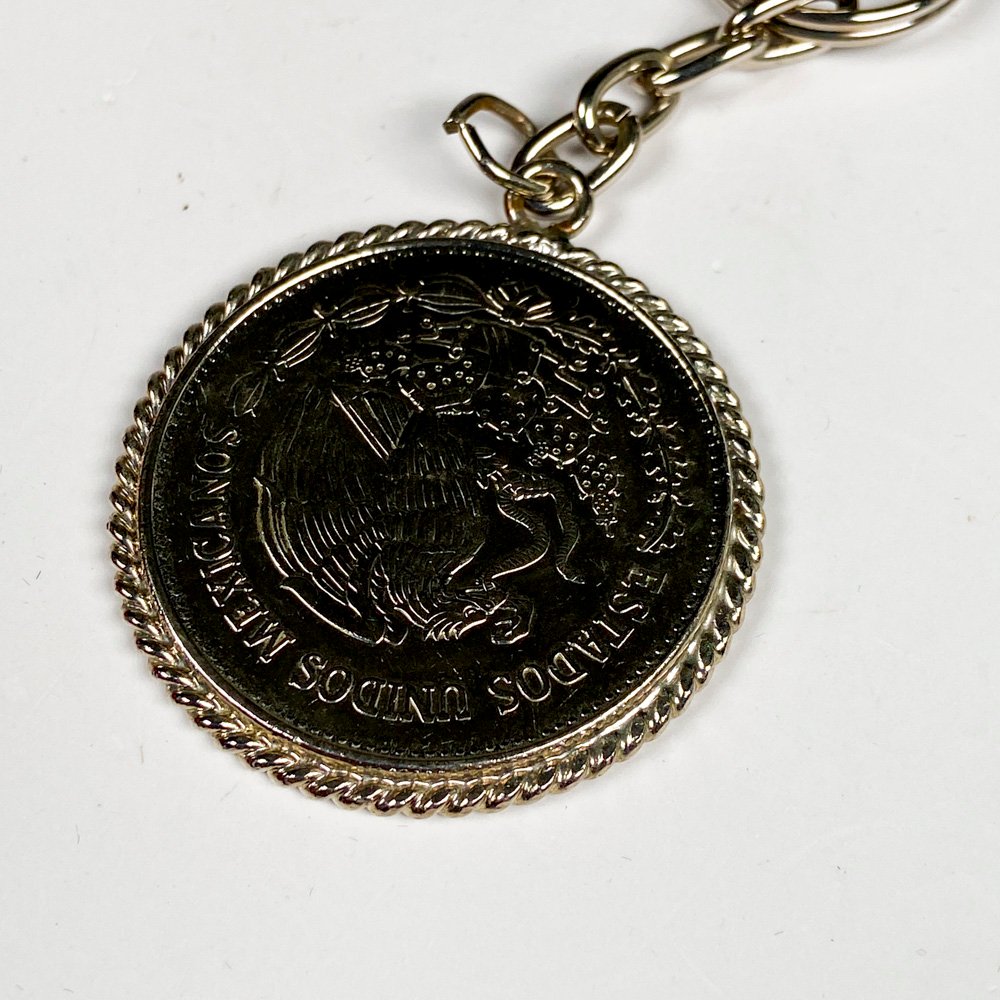 Cuatro piezas de llaveros y medallas - imagen 3