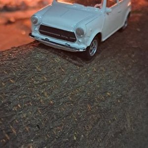 Mini Cooper Blanco y Negro Modelo Coleccionable - imagen 3