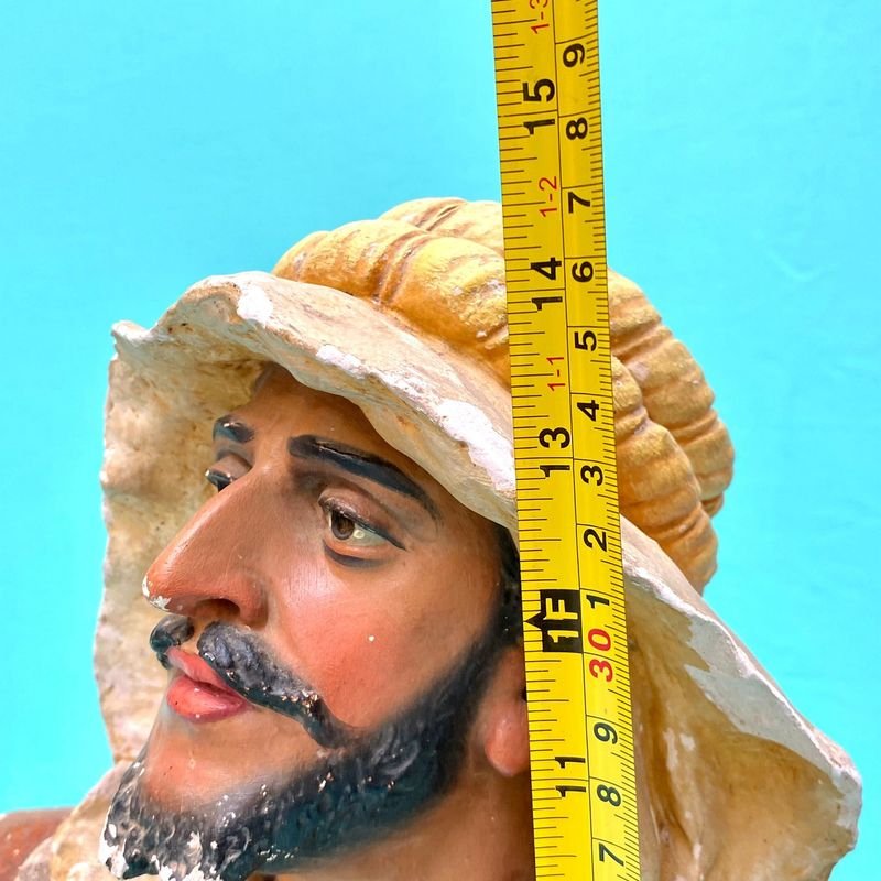 Figura busto de Jeque o Personaje del Medio Oriente en tiza pintada a mano - imagen 9