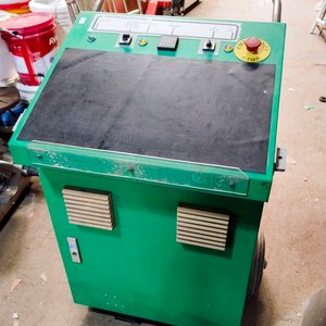 Lote siguiente: Máquina Regeneradora de Baterías "BatterySaver" Sobre Carro con Manual