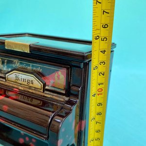 Alhajero musical con forma de piano. Funcionando.  Ver video. 13 cm x 10.5 cm x 14 cm. - imagen 12