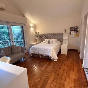 Lote anterior: Respaldo de Cama Gris Capitoné Impecable