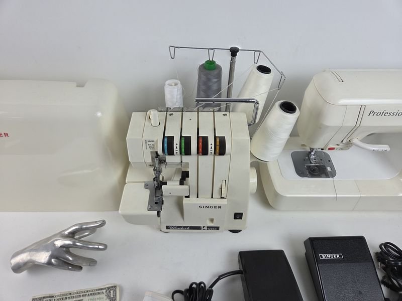 Completa máquina de coser Singer con manuales, mesa y accesorios - imagen 6
