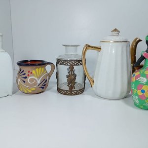 Lote Vintage: Tetera Porcelana Victoriana, Mate Cerámica, Frasco Vidrio y Figura Mujer - imagen 1