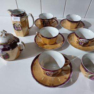 Lote siguiente: Juego de té antiguo de porcelana con escena mitológica
