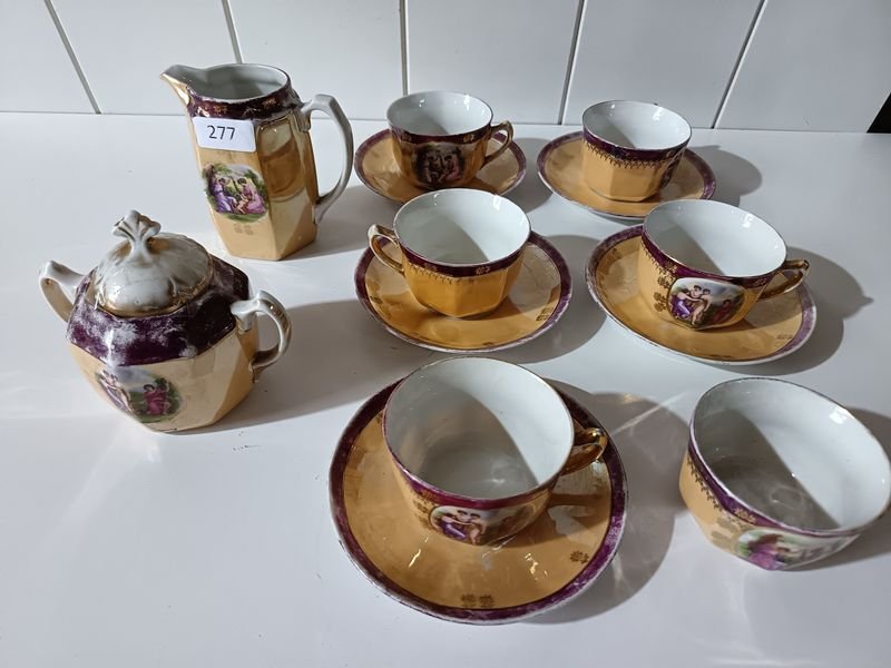 Juego de té antiguo de porcelana con escena mitológica