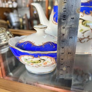 Juego de Té Porcelana Grace Tea Ware: Tetera, Azucarera y Lechera con Aves y Detalles Dorados - imagen 10