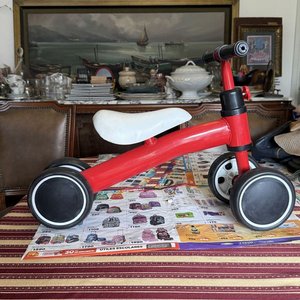 Triciclo Infantil Rojo y Negro sin Pedales - imagen 3