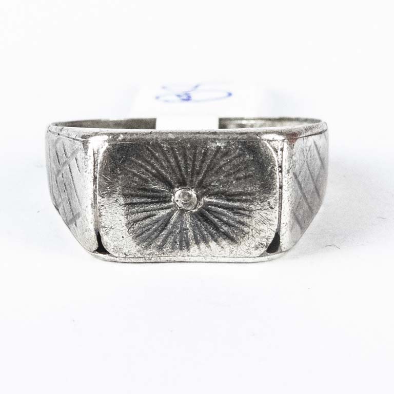 Anillo de plata - Peso: 2,8gr - Medidas: 18mm