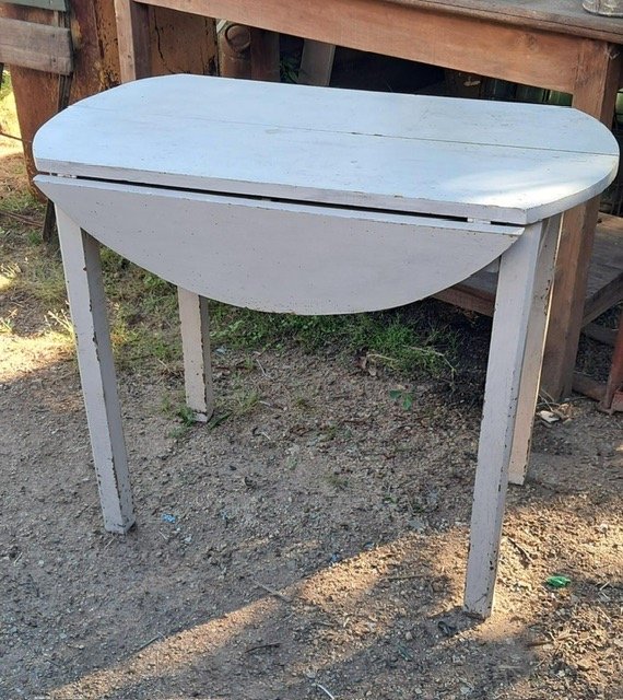 Lote siguiente: Mesa de campo con un ala - Análisis detallado