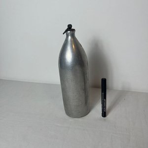 Porrón de Aluminio con Tapa de Bronce - imagen 3