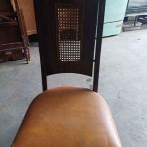Silla de Madera con Respaldo Esterillado y Asiento de Cuero - imagen 3