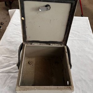 Caja de Herramientas Metálica Antigua con Asa - imagen 3