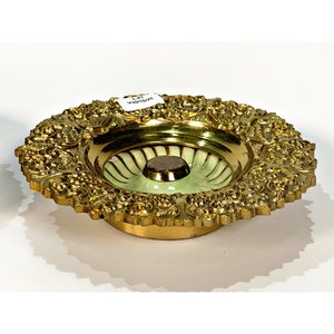 Dos Adornos Circulares de Bronce y Cerámica con Damas Aladas - imagen 3
