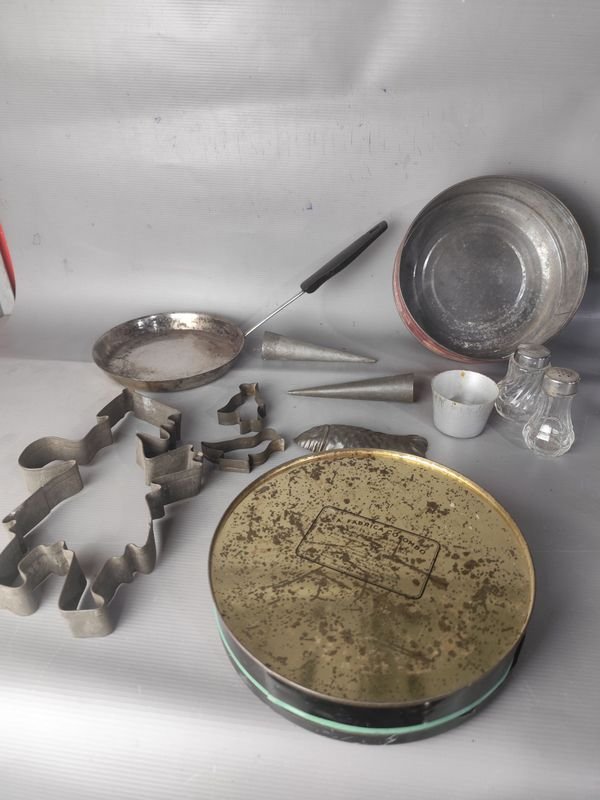 Lote de Cortantes y Moldes de Cocina Metálicos - imagen 1