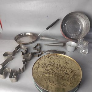 Lote de Cortantes y Moldes de Cocina Metálicos - imagen 1
