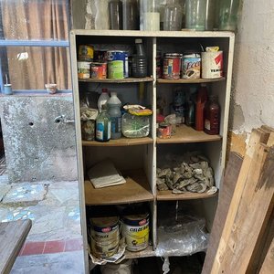 Lote siguiente: CANTIDAD DE PINTURAS, ACEITES BOTELLAS ETC ETCC