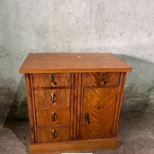 Mueble de Madera con Cajones y Puerta - imagen 2