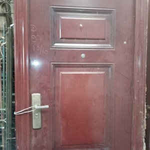 Dos Puertas de Frente de Chapa Color Marrón - imagen 2