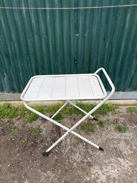 Mesa Plegable Blanca con Patas Metálicas
