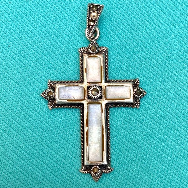 Cruz de plata antigua con detalles en nacar - imagen 1