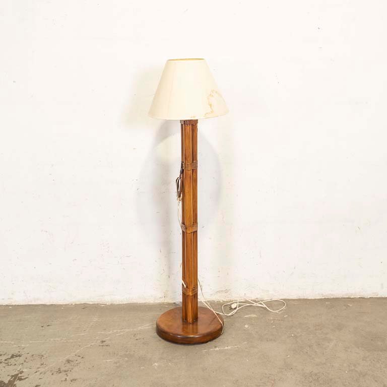 Lámpara de pie en madera y mimbre para una luz con pantalla - imagen 1