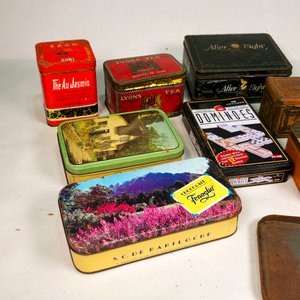 Lote de Latas Vintage de Galletas, Té y Tornillos - imagen 3
