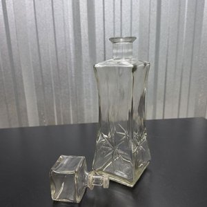Decantador de Vidrio Transparente con Tapón Cuadrado - imagen 3