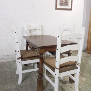 Juego de Comedor: Mesa Rectangular Nogal con 4 Sillas Blancas y Almohadones - imagen 3