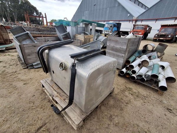 Tanque Metálico Grande para Combustible o Agua