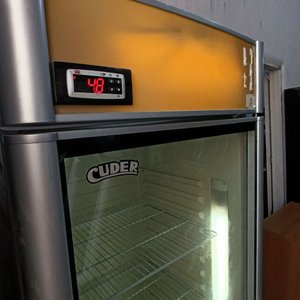 Heladera Exhibidora Vertical Cuder con Puerta de Vidrio Templado - imagen 4