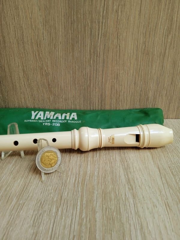 Flauta Yamaha Soprano en su estuche de alta calidad - imagen 2
