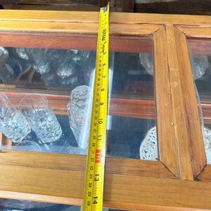 Vitrina Mostrador Antigua de Pino Restaurada con Cajones y Tiradores Metálicos - imagen 11