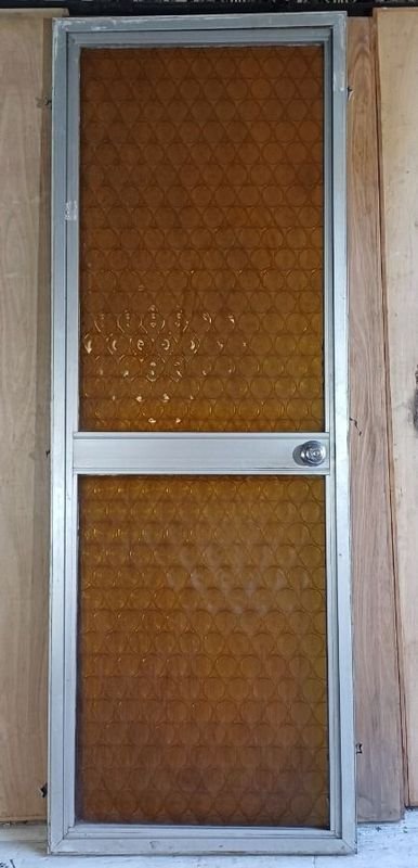 Puerta de aluminio con marco y vidrio tipo fantasía - imagen 4