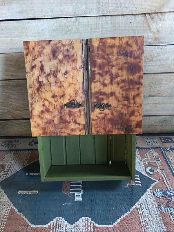Botiquín Rústico de Madera con Puertas y Estantes