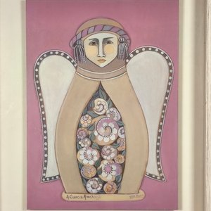 Obra "Mamushka alada" de Alicia García Arechaga, acrílico sobre fibra con marco vitrina - imagen 3