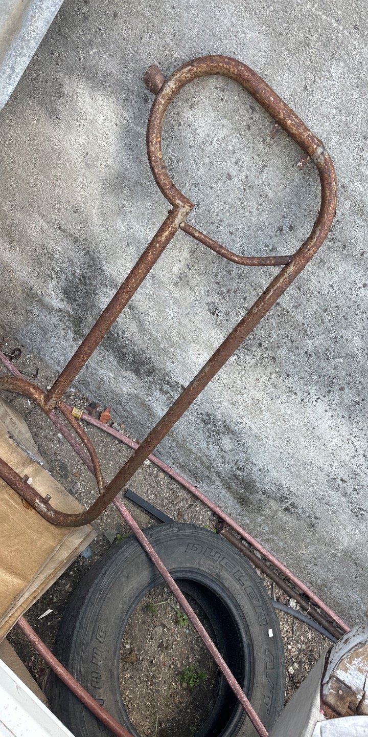 Respaldo de Cama Metálico Oxidado