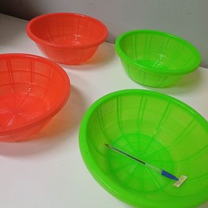 Lote de 100 Coladores Plásticos de 28cm en Colores Vivos - imagen 5