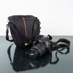 Cámara Nikon D3500 con Estuche y Correa - imagen 1