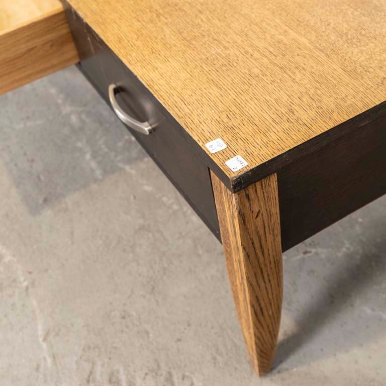 Mesa ratona con dos cajones de madera - imagen 3