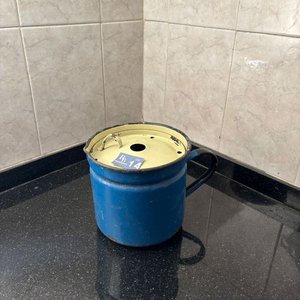 Lote siguiente: Herbidor Esmaltado Azul con Tapa