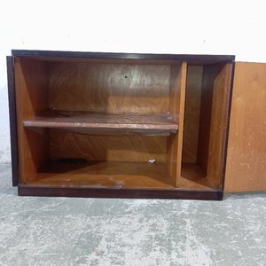 Aparador Bajo de Madera Tono Oscuro con Puertas y Llave - imagen 5