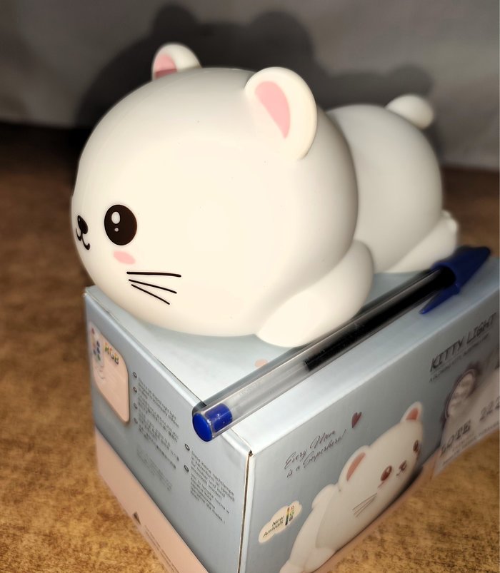 Lámpara LED infantil Kitty, recargable y nueva - imagen 4