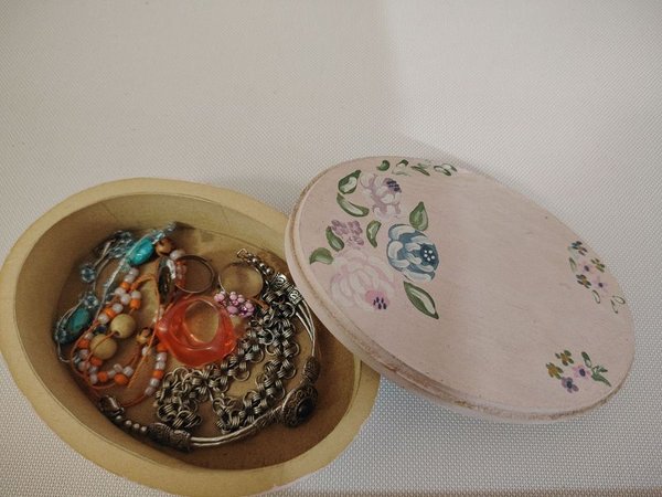 Cofre de madera con joyas y accesorios de excelente calidad - imagen 3
