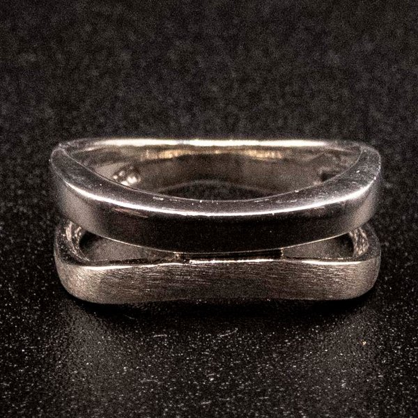 Anillo de Plata 925 con Diseño Moderno