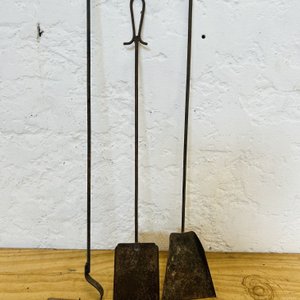 Lote siguiente: Lote #074 – Cuatro accesorios para parrillero
