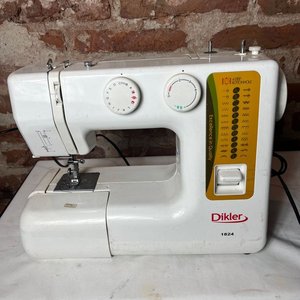 Lote siguiente: Máquina de Coser a Pedal Dikler Modelo 1824 con Caja Original